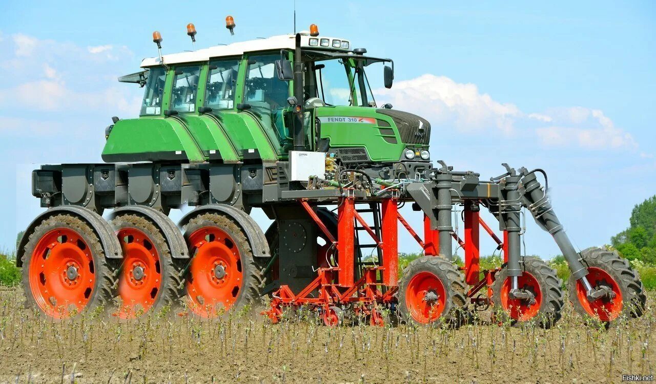 Пк сх. Сельскохозяйственный комбайн Fendt 2021. Опрыскиватель самоходный Фенд. Комбайн универсал 600. Комбайн Fendt 6330.