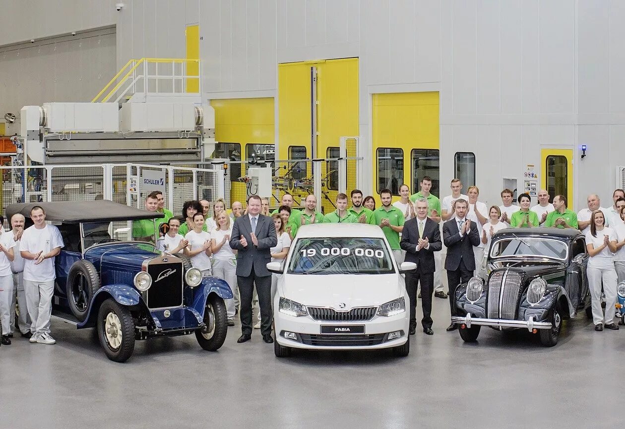 Компании skoda. Газ шкода. Автозавод шкода в чехии. Дилерский центр. Штаб квартира шкода.
