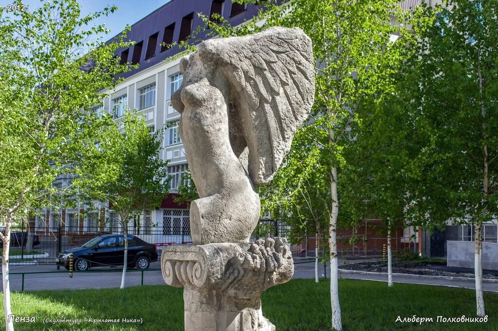 Статуи в Пензе. Крылатый воронеж