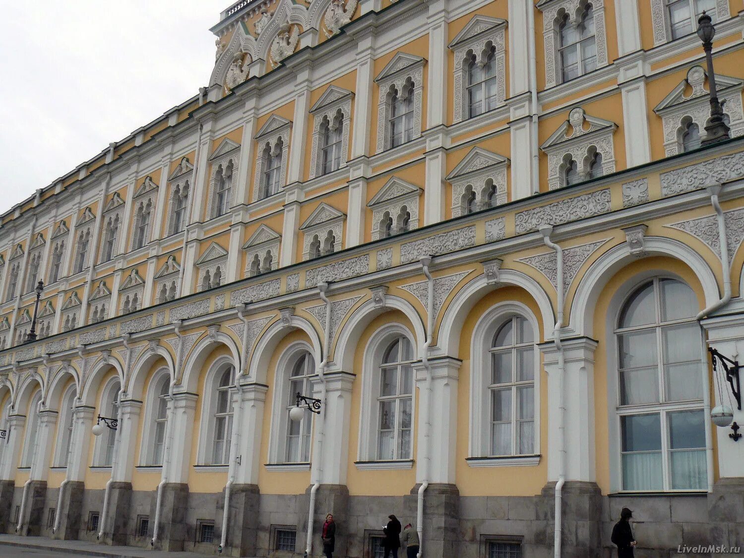 Большой кремлевский дворец история. Кассы кремлёвского дворца в Москве. Кассы кремлевского дворца. Кремлевский дворец стиль архитектуры. Большой Кремлевский дворец 1956.