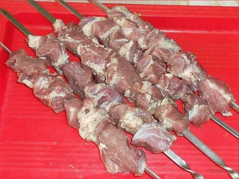 Мариновка шашлыка ассорти. Мцвади хоровац. Как правильно мясо на шампур. Как правильно мясо на шампур. Кусок на шампуре.