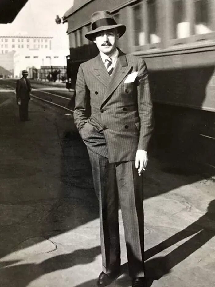 Samuel Dashiell Hammett. 1920е мужская мода в США. Мужчина 1920. Мужская мода 1920-х годов.