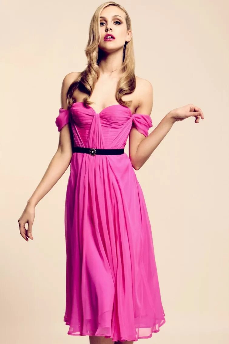 Платье розовое. Розовое платье с поясом. Ремень к розовому платью. Розовое платье с черным поясом. Платья поясом розовые