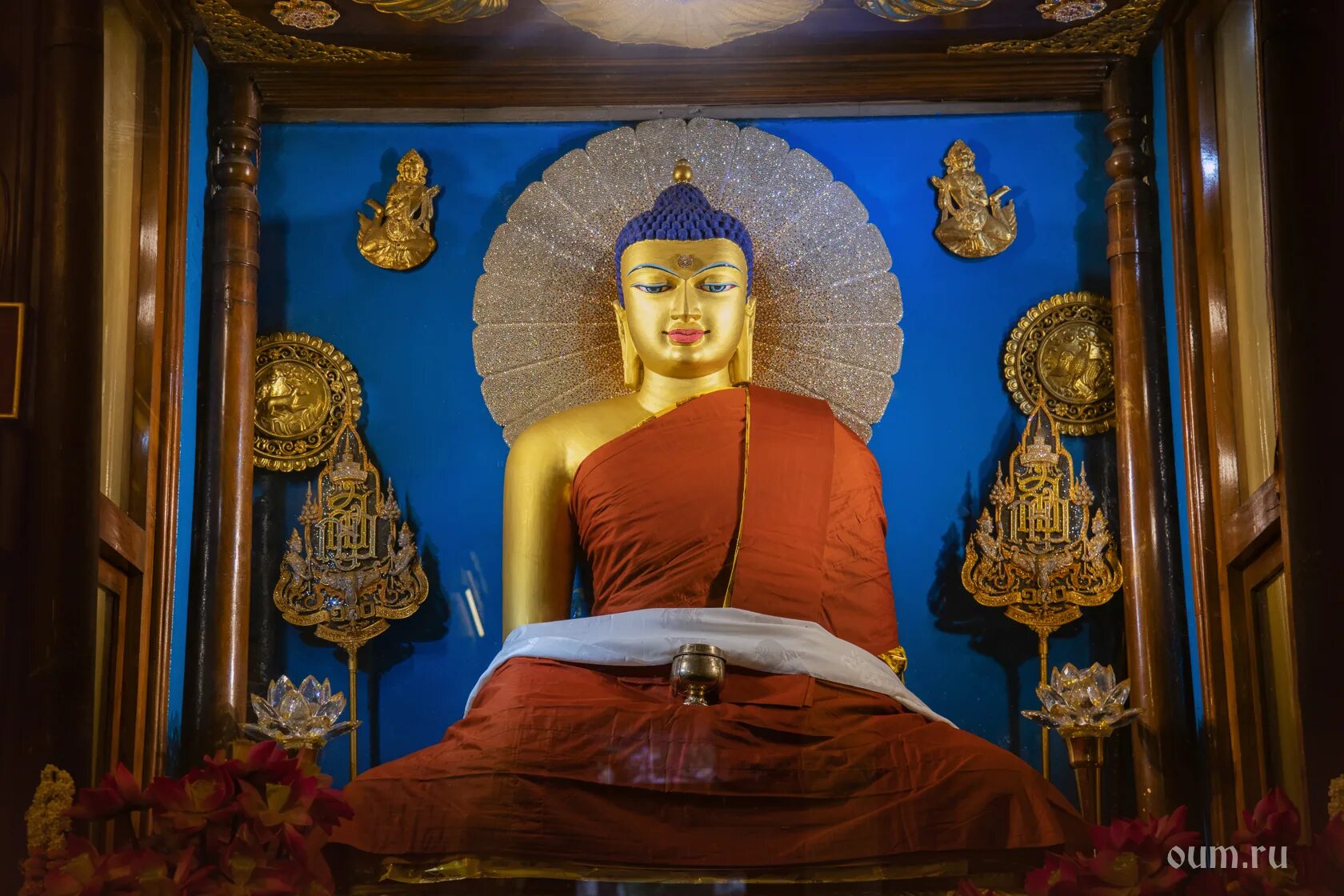 Буда гришна. Будда Шакьямуни Бодхгая. Статуя Будды Бодхгая. Буддизм Тхеравада /хинаяна Будда. Будда Шакьямуни статуя.