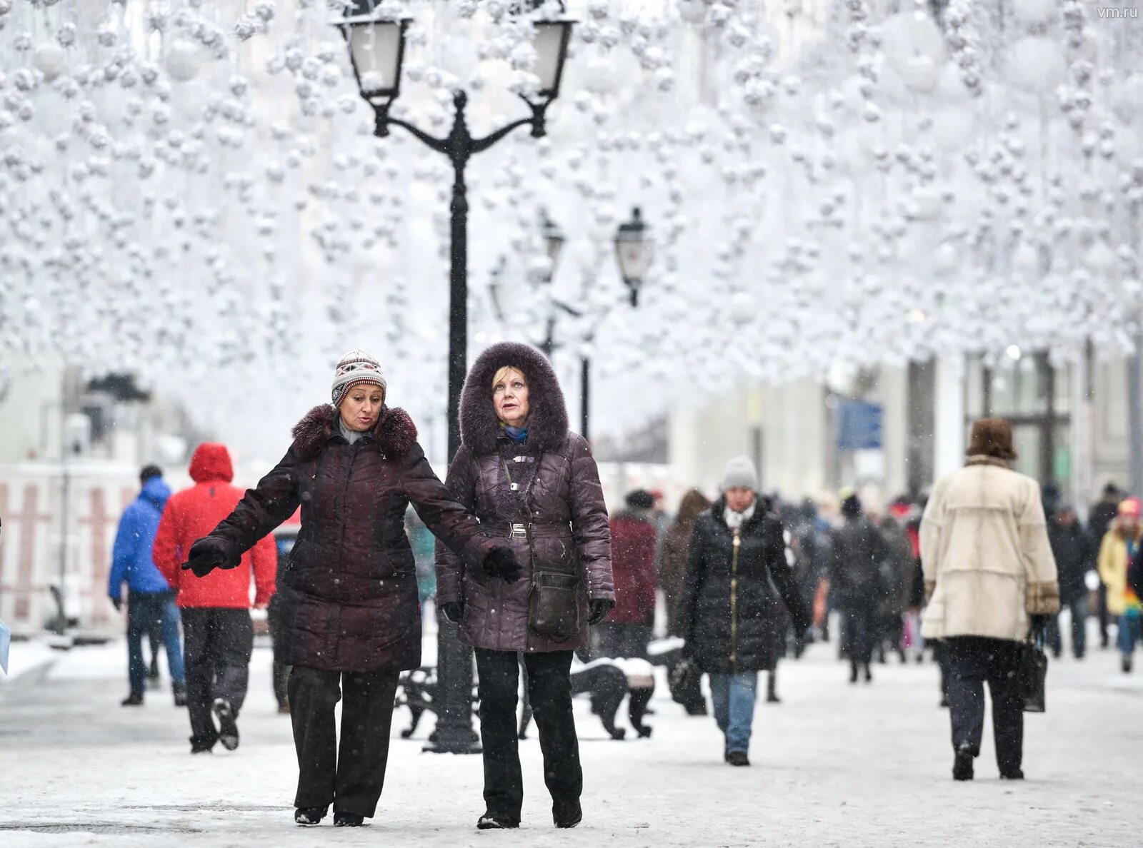 Рождество в городе. 24 декабря 2021 год посёлок светлый пожар в доме. Квартал 3 святых нижний новгород новый год. Сергиев посад елка на площади. Ансамбль вдохновение дк цементник.
