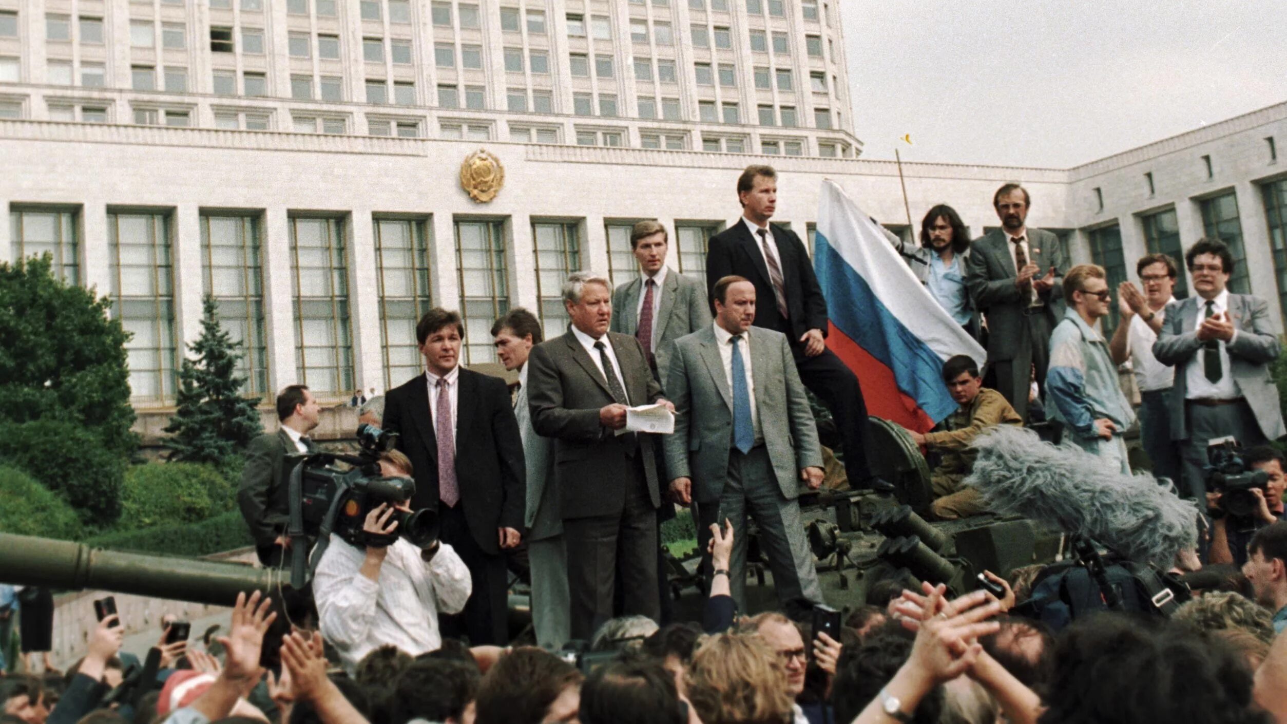 Путч 1993 Ельцин. Ельцин белый дом 1991. Ельцин переворот 1991.