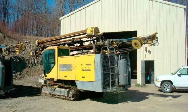 Atlas copco powerroc. Dm 30 буровой станок. Atlas copco boomer s1d. буровой станок atlas copco roc l8. атлас копко буровые станки.