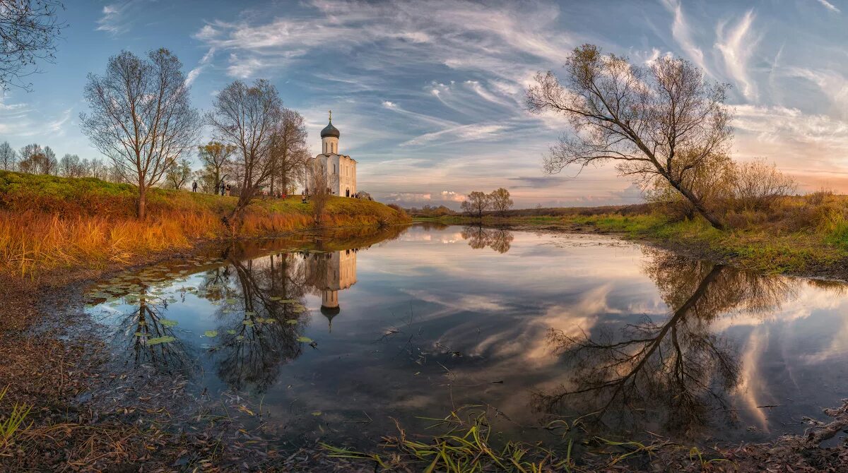 российский пейзаж. село дунилово монастырь. вологда храм река осенью. эдуард гордеев храм. российские фотохудожники.