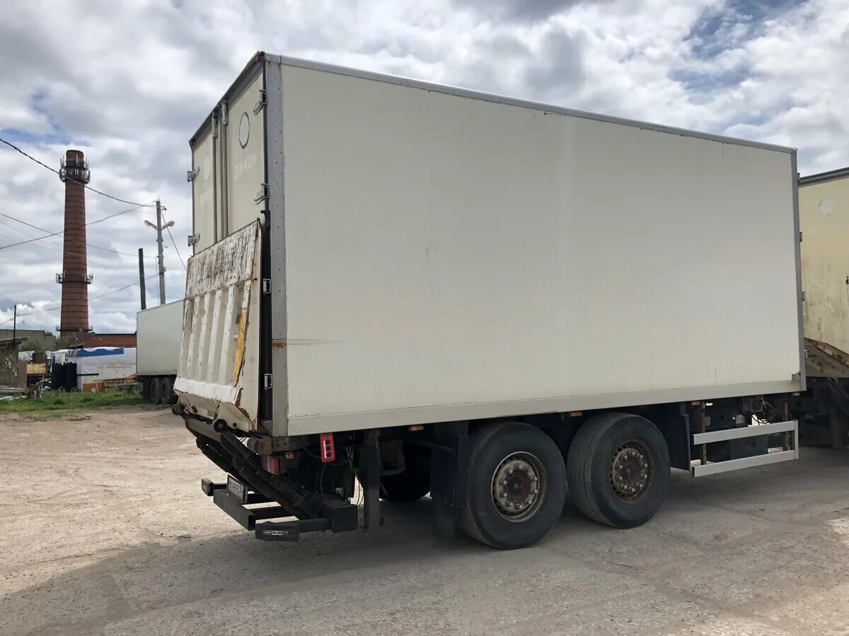 Прицеп изотермический 87130е. Среднетоннажный прицеп рефрижератор. Прицеп шмитц изотермический. Прицеп рефрижератор для грузового автомобиля. Реф 20 тонн.