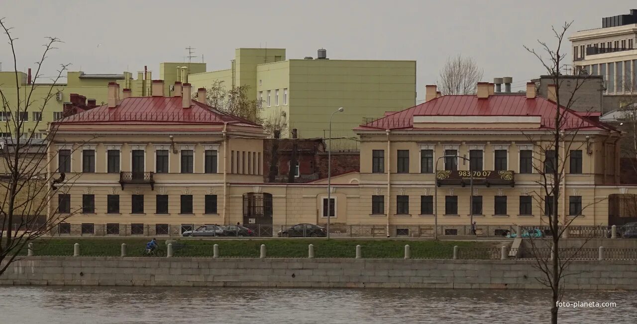 Лефортовский парк собаки. Лефортовская набережная. Лефортовский парк. Лефортовский парк. Вуз на лефортовской набережной.