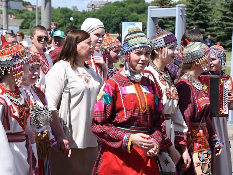 Дом народов чебоксары. Дом дружбы народов Чувашии. Жители Чувашии. Чебоксары народ. Население города Чебоксары.