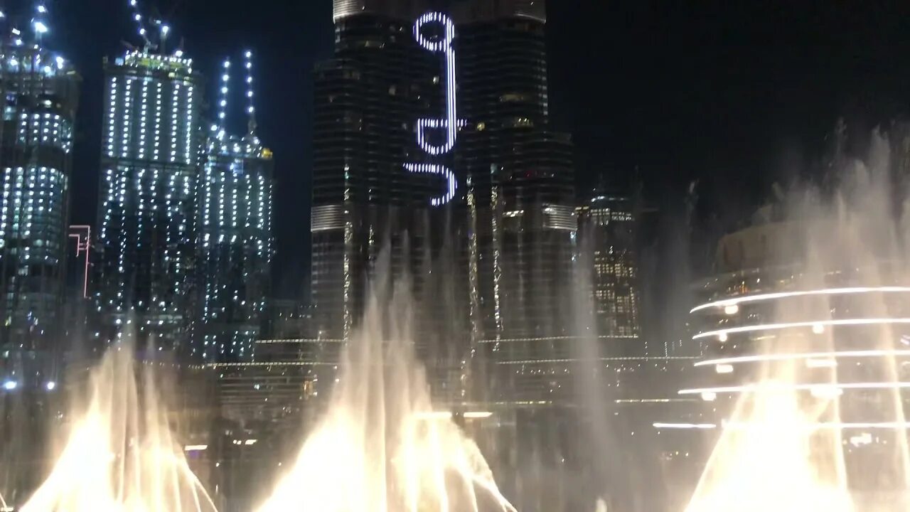 Шоу фонтанов в дубае расписание. Дубай бурдж халифа поющие фонтаны. Фонтан дубай (танцующий фонтан) / dubai fountain. Шоу фонтанов в стамбуле. Дубай молл фонтан.
