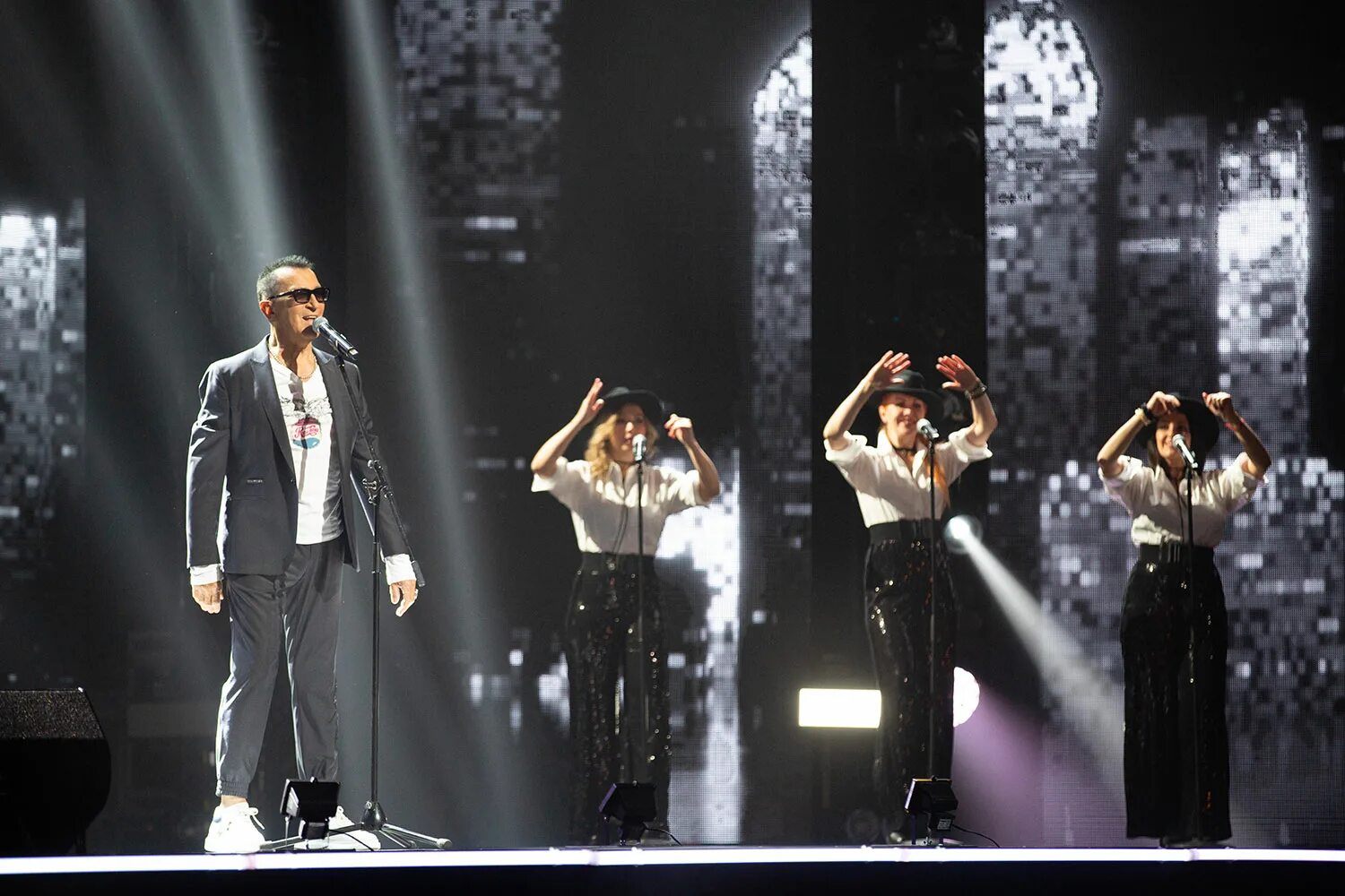 Фестиваль белые ночи санкт-петербурга 2020. Фестиваль белые ночи санкт-петербурга. Лепс на сцене. Муз белая ночь. Муз белая ночь.