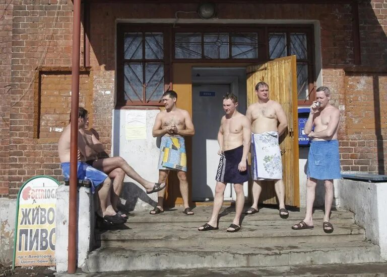 Общественная мужская баня. Советская общественная баня. Очередь в общественную баню. Мужики в общественной бане.