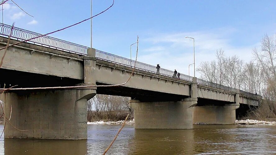 Наплавной мост кирово чепецк. Наплавной мост кирово чепецк. Каринторф понтонный мост. Река чепца мост. Мост слободской чепецк.