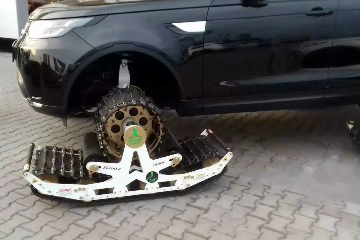Лыжи с колесом на авто. Лыжи для автомобиля на колеса. Лыжа вместо колеса. Субару импреза на гусеницах. Лыжа вместо колеса.