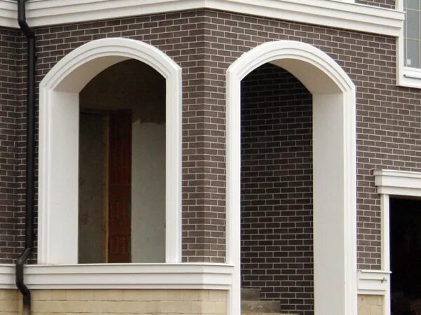 Арочный фасад. Фасад арка. Фасад арка. Фасадный декор из пеноплекса. Фасад с арками.