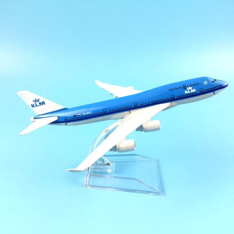 Как можно купить самолет. Боинг 747 модель КЛМ. Боинг 747 игрушка. Самолет КЛМ игрушка. Игрушка самолет Боинг 747.