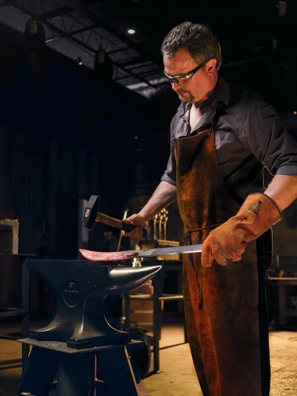 Кузнец образование. Кузница фёдора пушкарёва. Кузнец. Кузнец обучение. Мастер класс кузница.