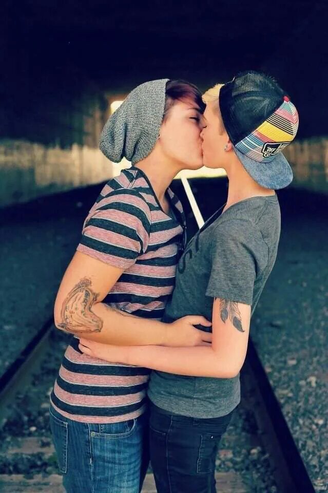 мужская любовь. елена ривера и джон кортахарена. авы для 2 друзей парные. лгбт девушки поцелуй. авы для 2 друзей парные.