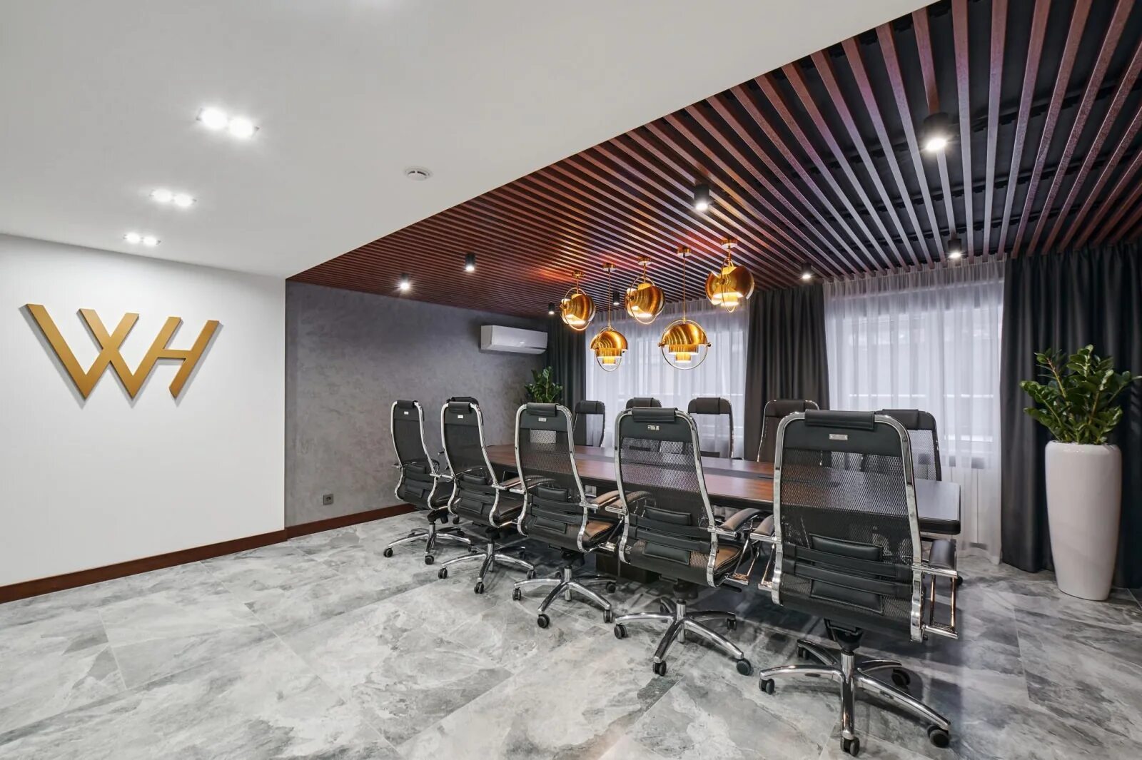 Hotel white. Уайт Хилл отель Белгород. Вайт Хиллс Белгород гостиница. Уайт Хилл отель 4. Гостиница Вайт Хиллс Белгород фасад.