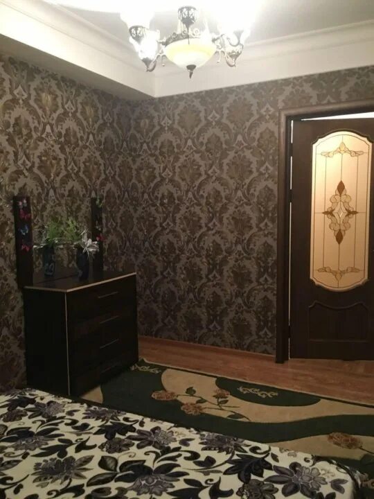 Комнаты махачкале. Спальный гарнитур ирчи казака. обои в махачкале. квартира на ирчи казака. обои для квартиры махачкала.