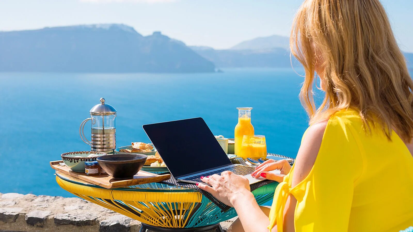 Digital nomad виза. Digital nomad visa фото. работа в путешествии. digital nomad испании. картинка путешествие ученых.