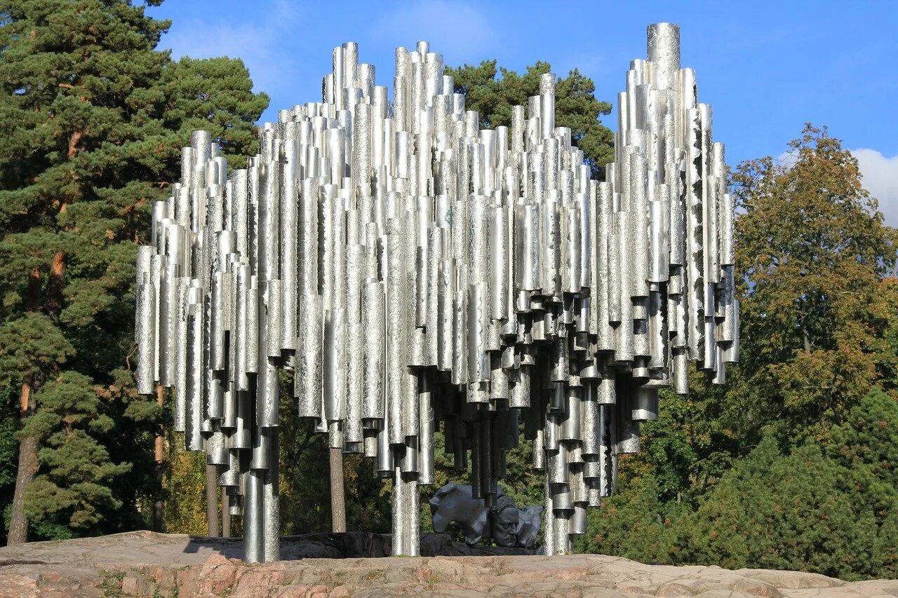 Памятник в хельсинки. Памятник Сибелиусу в Хельсинки. Финляндия памятник яну Сибелиусу.