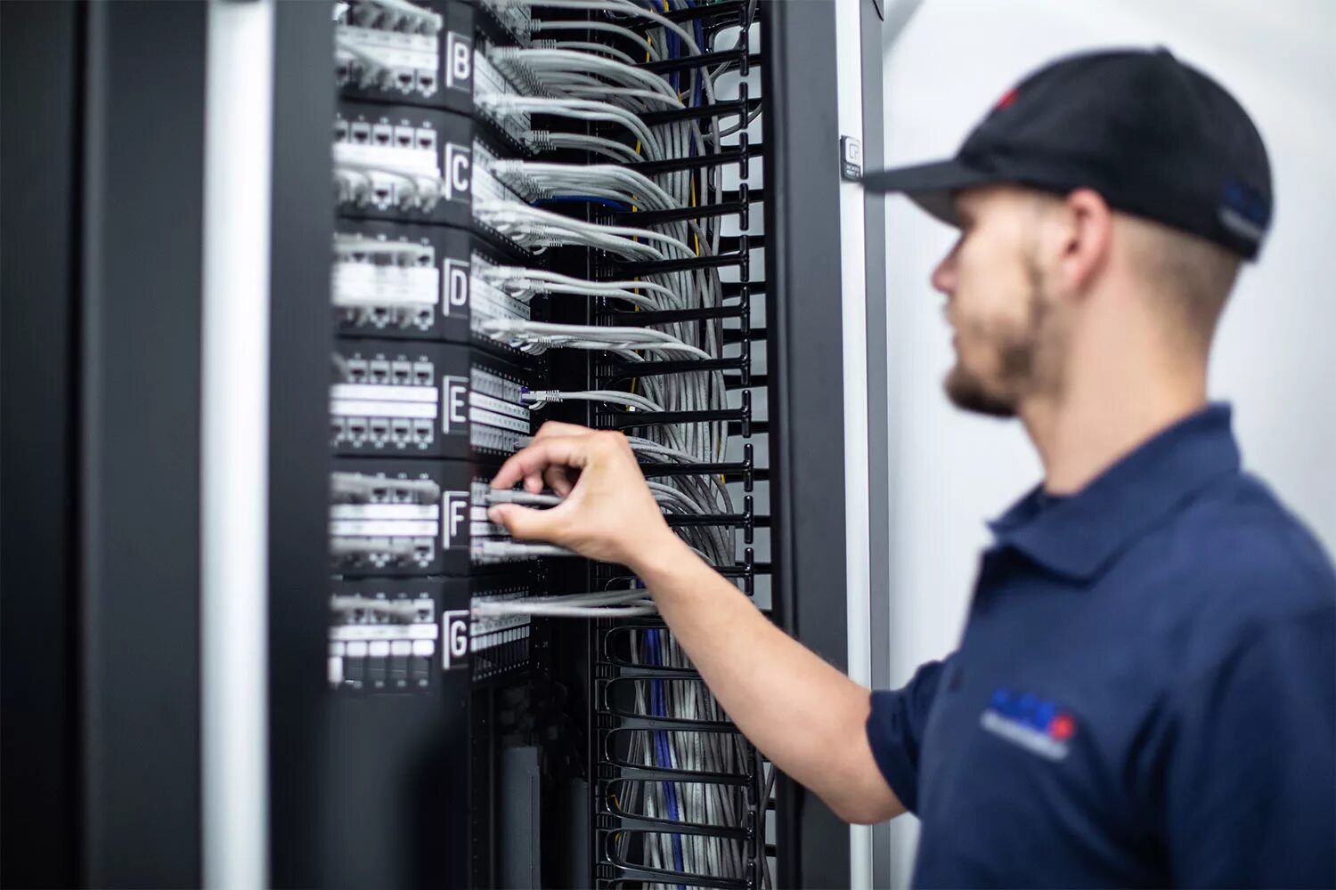 Network troubleshooting. Сетевой архитектор. structure of fiber optic cable. installation of electrical networks. компания structured engineering solutions.