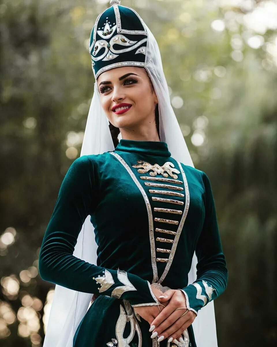 кабардинцы женщины. головной убор адыгов. ингушетия фатима арчхоева. лермонтовская черкешенка. кабардинцы женщины.
