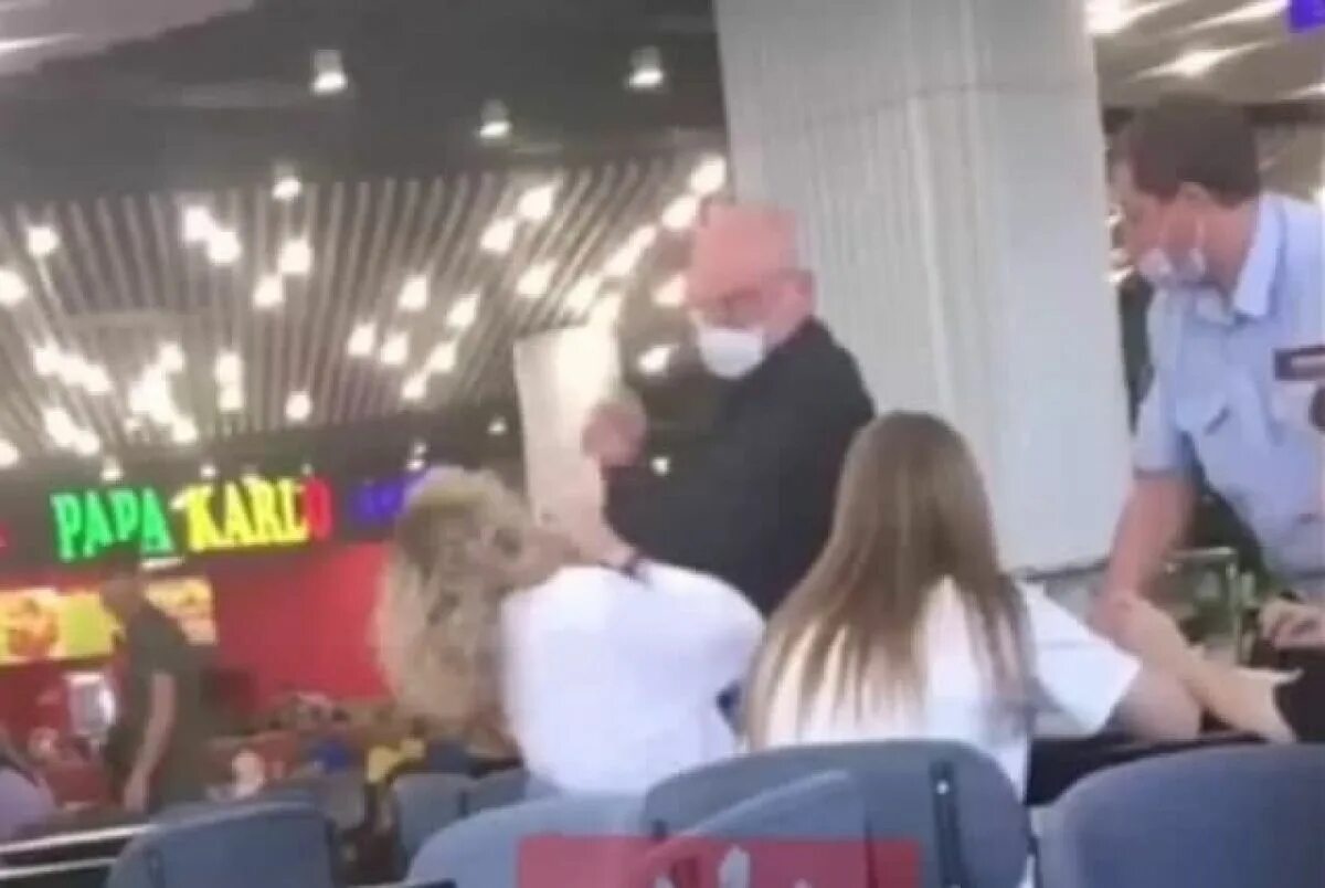 Ударила девочку по лицу