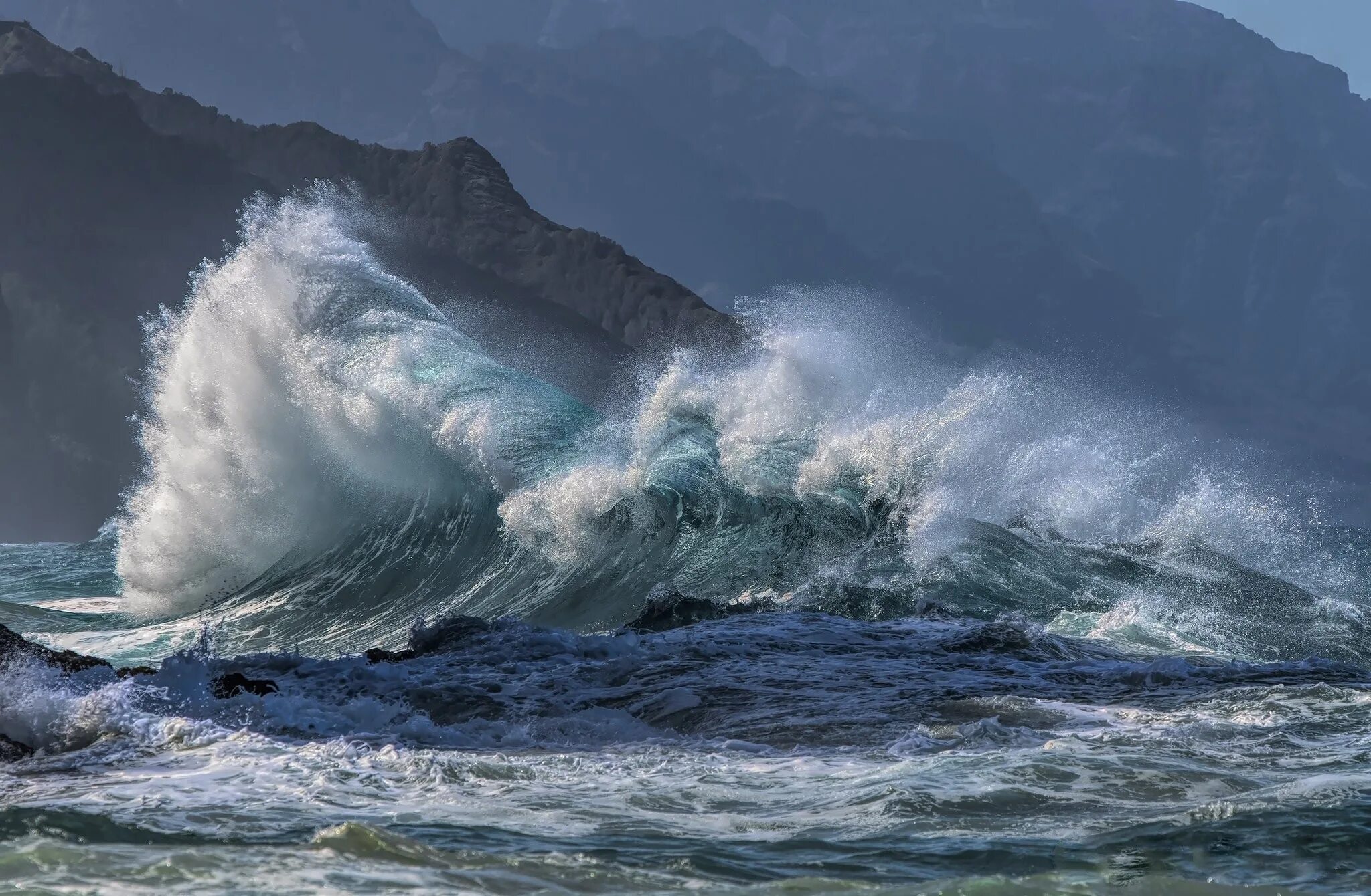 В океане есть волны. «Шторм на черном море». Ацвазовский. Атлантический океан шторм. Каспийское море шторм. Северный Ледовитый океан шторм.