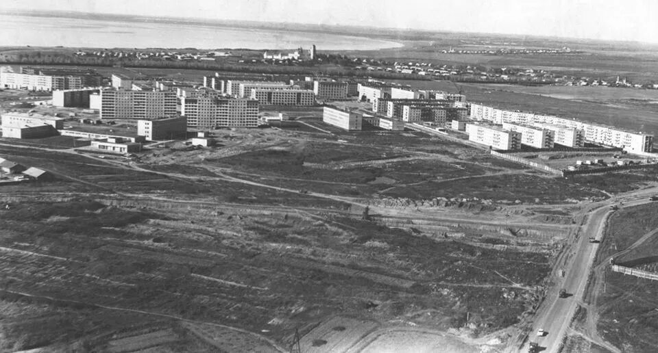 Доходный дом перцова санкт-петербург. Фабрика строение. Переславль-залесский 90-е года. Дом перцова на лиговском проспекте. Москва сити начало строительства 1998.