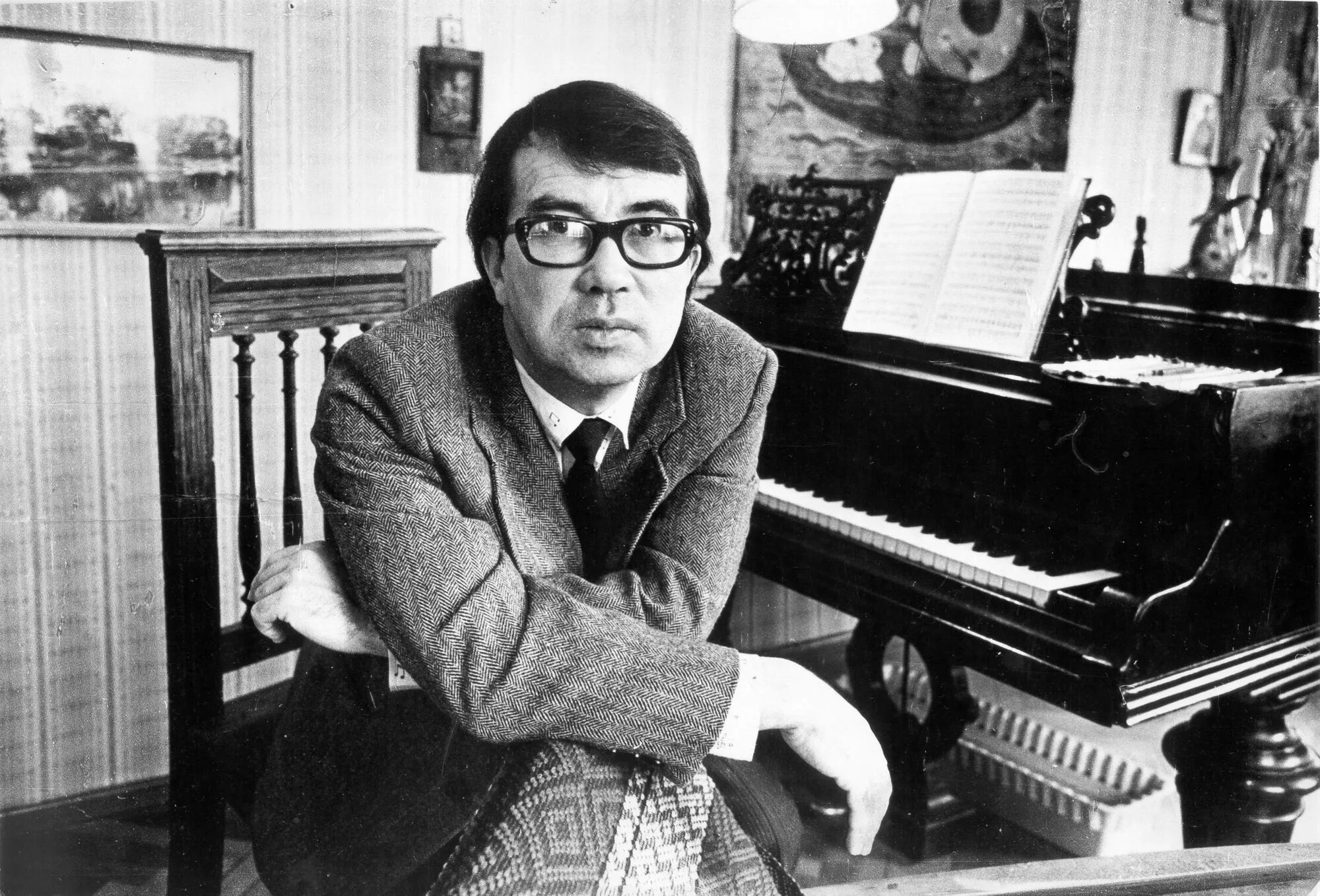 Дом гаврилина. Валерий гаврилин. Валерий александрович гаврилин биография. Юля гаврилина сливы. Могила валерия гаврилина.