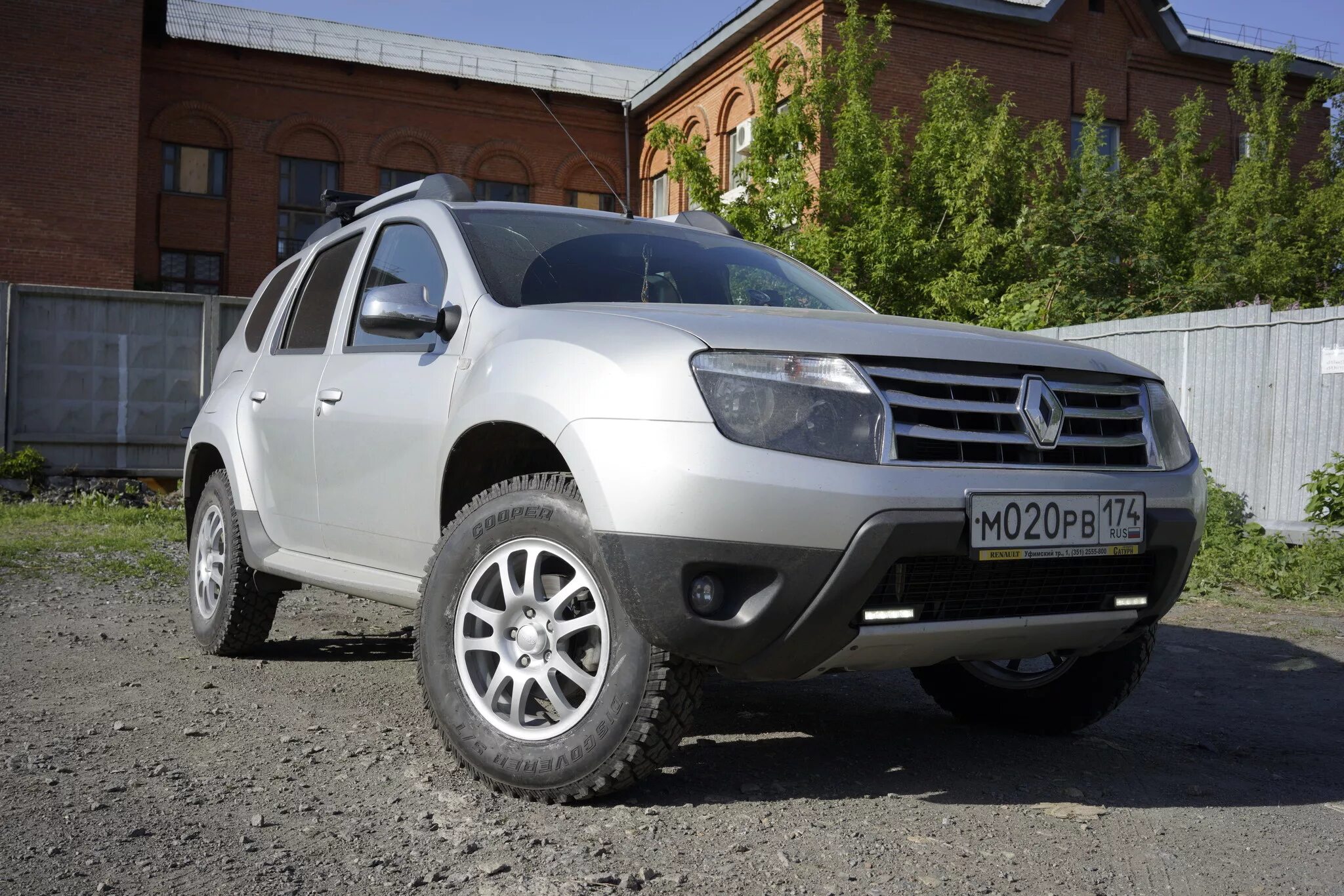 Duster 215/70 r16. R16 Renault Duster. 215/70 R16 на Дастер. 235/60 R16 Рено Дастер.