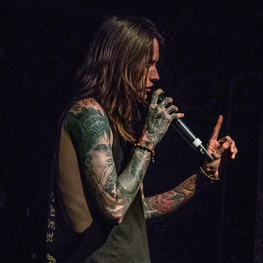 Bad omens солист. Ной себастьян bad omens 2022. Ной себастьян bad omens. The drain bad omens. Bad omens 2016.