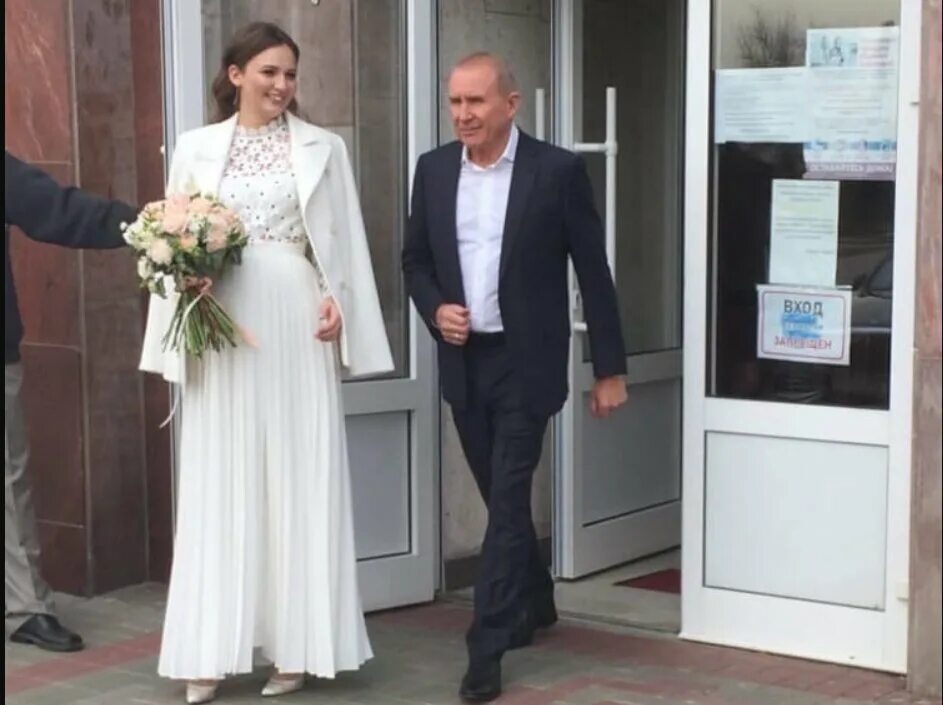 Жена бывшего управляющего