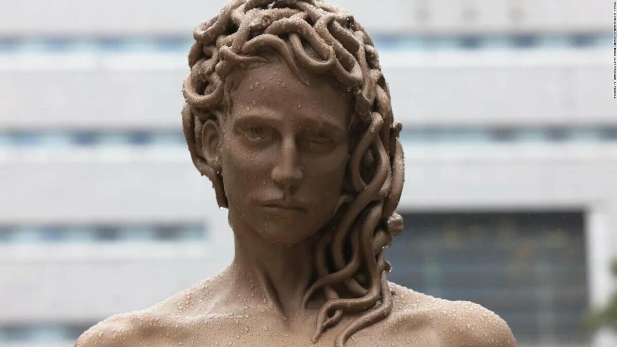 Медуза горгона с головой персея. Персей и медуза горгона скульптура. Медуза горгона с головой персея. Персей древняя греция. Персей челлини скульптура.