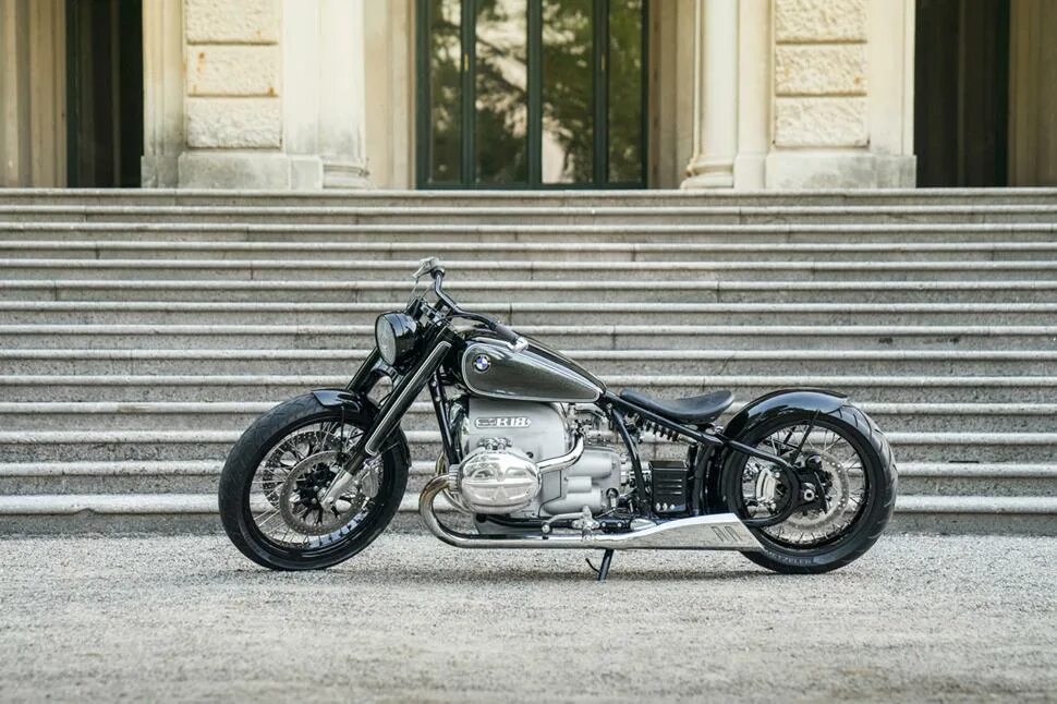 В Минск приехал стильный ретро-круизер BMW R 18