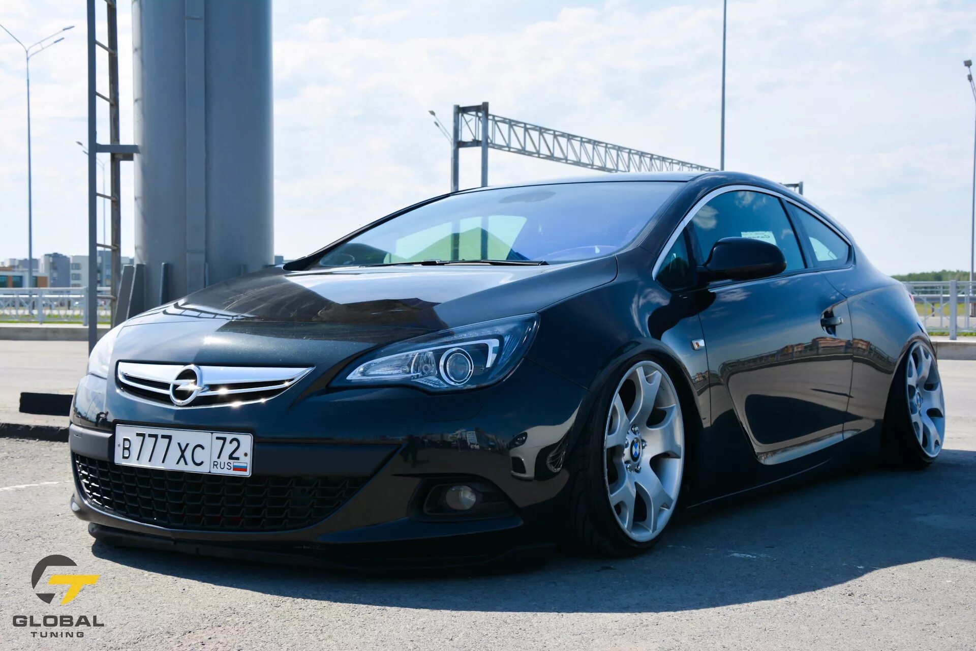 Купить опель тюмень. Astra GTC 1.6 AMT. Opel Insignia stance. Opel Astra GTC на пневме. Opel Astra GTC J на пневме.