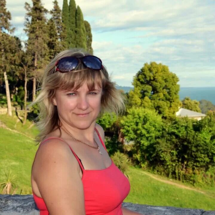Девушки в адлере для встреч. Одинокие дамы в адлере. Женщины адлера. Пожилые женщины для встреч адлер. Одинокие дамы в адлере.