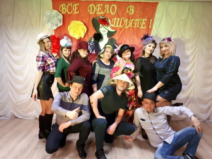 Веселая шляпка. Шляпная вечеринка для детей. Вечеринка в шляпном стиле. Шляпы детские для праздника. Лучшие шляпки на скачках.