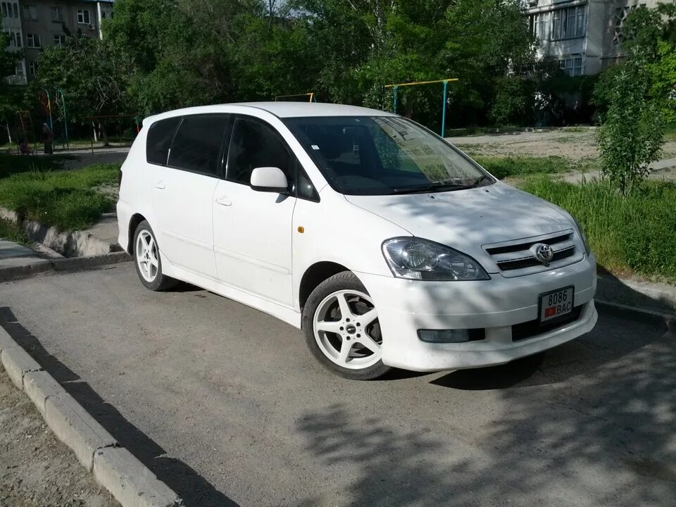 Toyota ipsum 2.4. Toyota ipsum 21. Тойота Ипсум 21 кузов. Toyota ipsum r16.