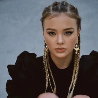 Меня зовут Софья Плотникова❤ Люблю танцевать и петь, а также делиться posit...