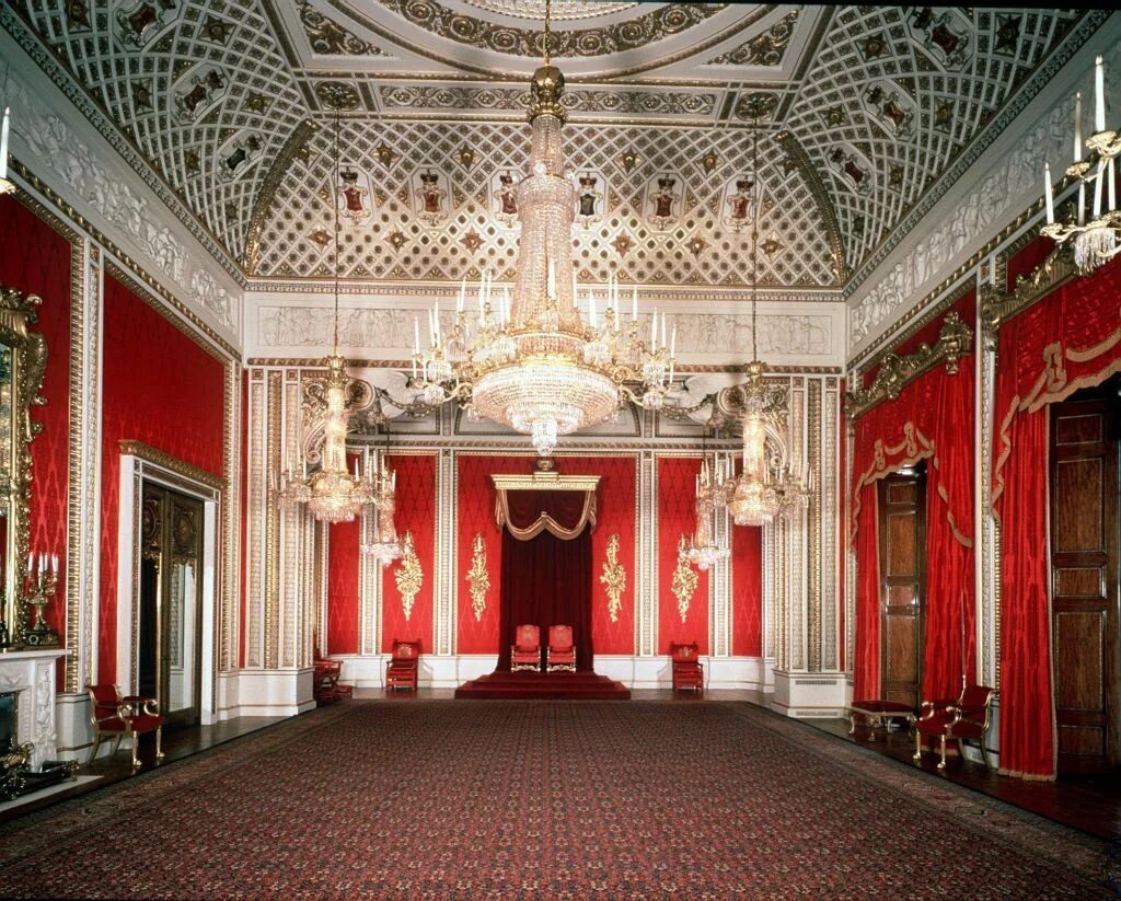 Царский дворец комната. Королевский дворец Букингемский. Тронный зал Букингемского дворца. Королевский Букингемский дворец внутри. Букингемский дворец внутри Тронный зал.