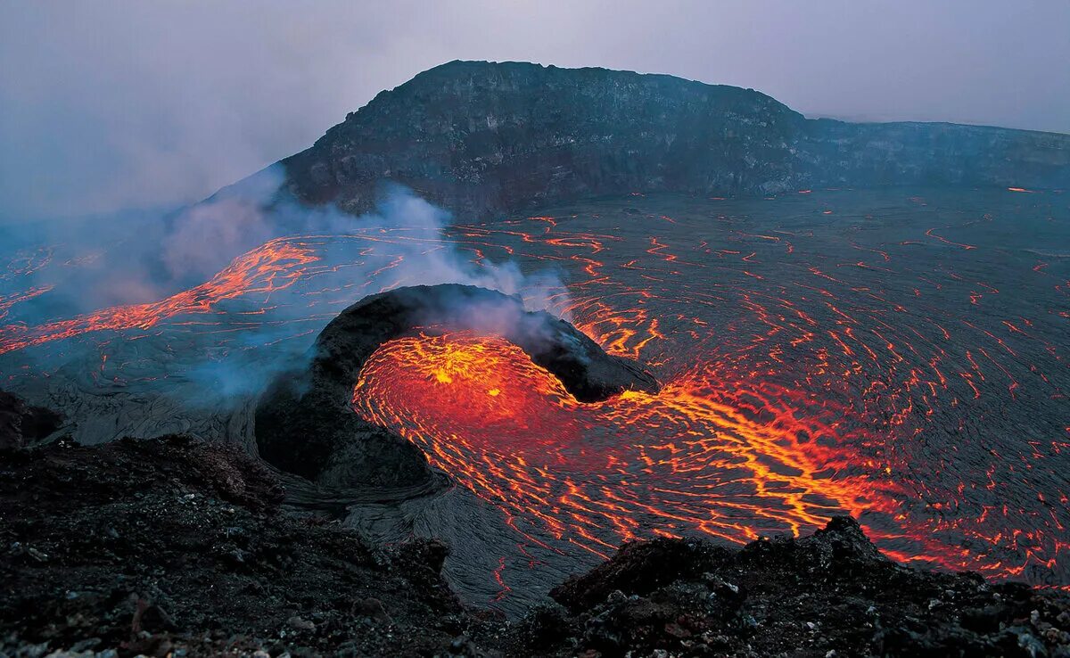 Вулканические образуются в результате. Килауэа извержение. Мауна-Лоа вулкан. Остров Килауэа на Гавайях. Вулкан Килауэа.