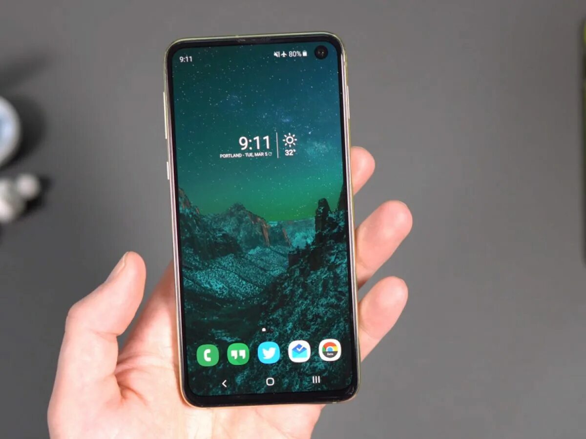Samsung s10 отзывы. Samsung galaxy s10e. samsung galaxy s10 s10e. samsung s10 samsung s10e. samsung s10e black.