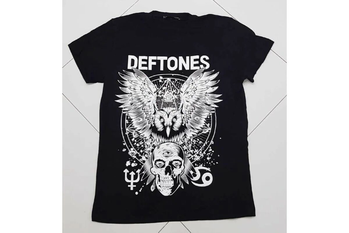 Футболка Deftones. Deftones ohms футболка. Deftones мерч. Футболка Deftones around the fur.