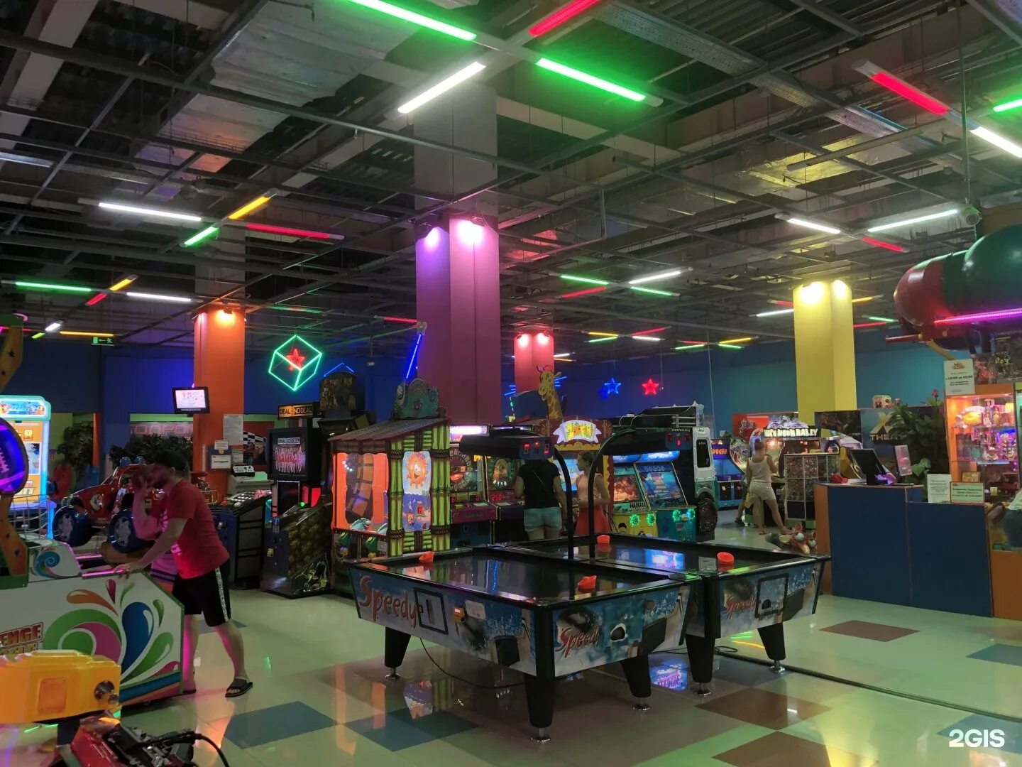 Гудзон новороссийск кинотеатр. Красная площадь новороссийск детский центр острова. Развлекательный центр новороссийск. Красная площадь краснодар острова развлекательный центр. Острова развлекательный центр красная площадь армавир.