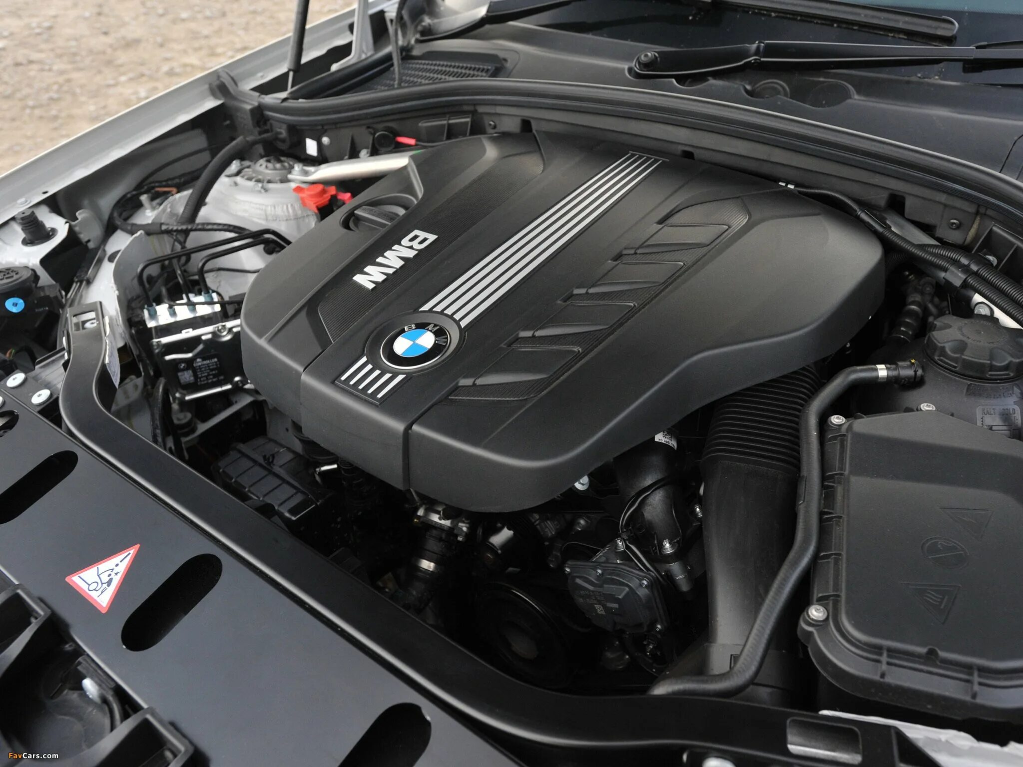 Бак бмв х3. Мотор BMW f25 3.0 дизель. BMW x3 f25 мотор. BMW 3 f25 мотор. BMW x3 f25 3d мотор.